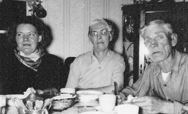 Agnes Frost, Naomi and Art Hawley