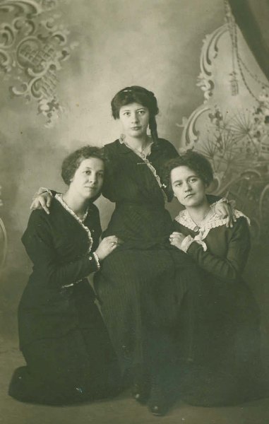 Violet Averil Signor w/Bridesmaids?