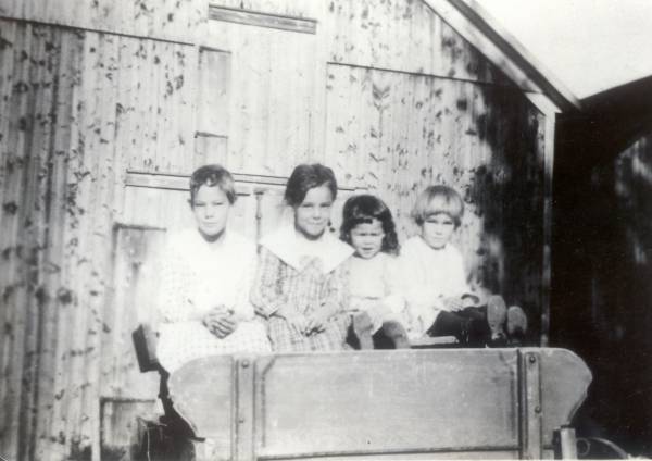 Tan, Willie, Ardith, Marge-1925