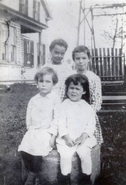 Willie, Tan, Margie and Ardie - Abt 1922