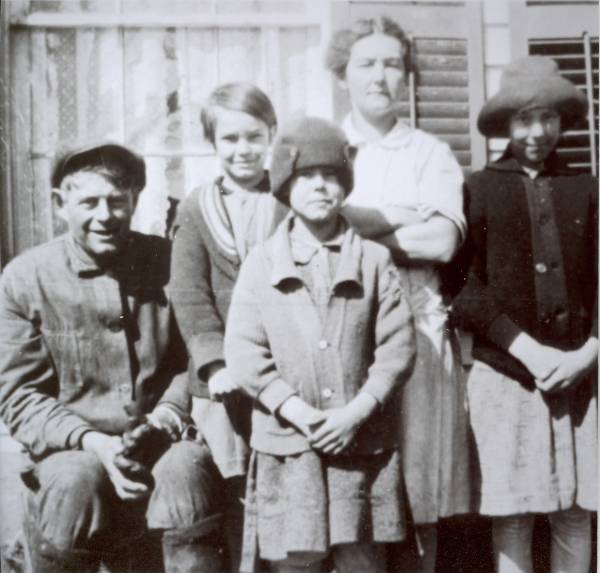 Earl w-Ardie, Harriet, Wilna and Margie